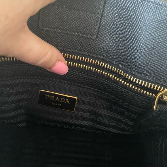 ❗️SOLD❗️Prada Saffiano Lux! New condition! - Picture 6 of 11